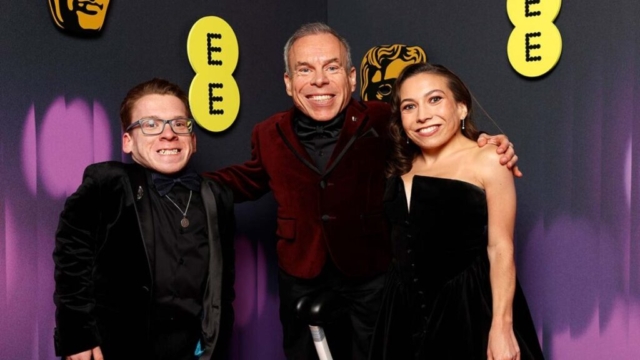 BAFTA 2025 - Warwick Davis s dětmi